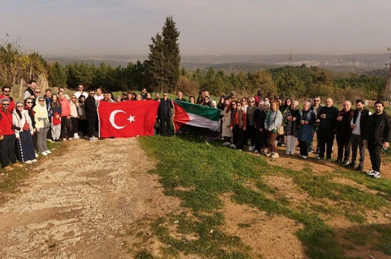 Sultangazi’de anlamlı Öğretmenler Günü yürüyüşü: Şehitler ve Gazze de ki kadınlar unutulmadı 