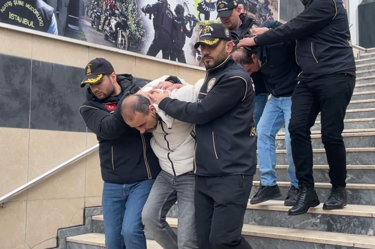 Sultangazi’de kan donduran cinayet: Eşiyle ilişkisi olduğunu düşündüğü adamı öldürdü 