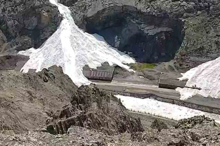 Sümbül Dağı’nda peş peşe çığ düştü 