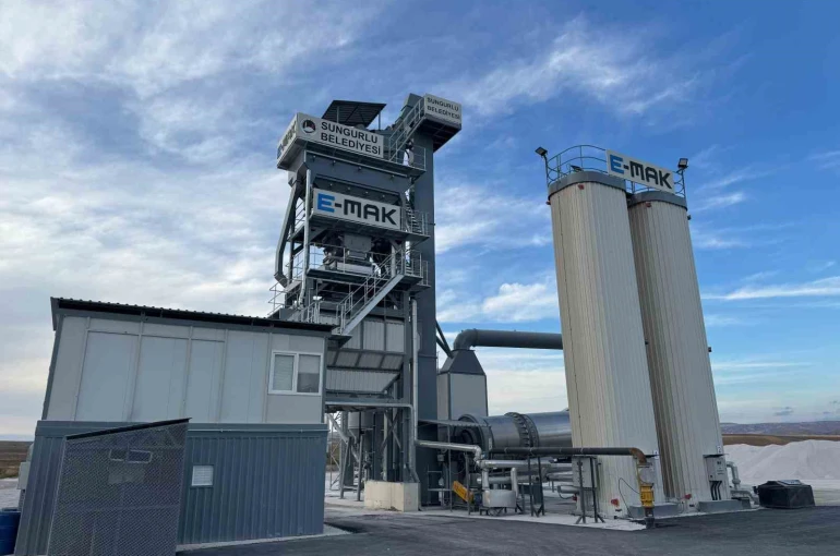 Sungurlu’da asfalt tesisi açıldı, halk ekmek fabrikasının temeli atıldı 