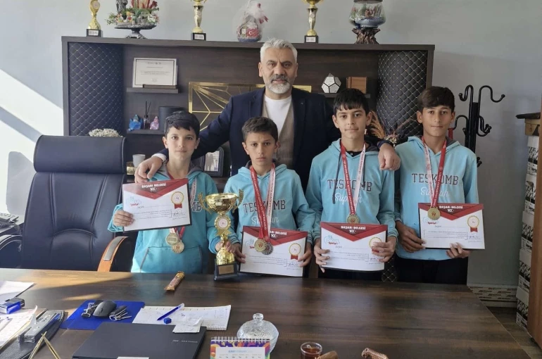 Süphan Ortaokulu öğrencileri kros müsabakalarında il birincisi oldu 