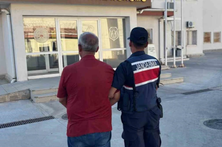 Şüphe üzerine durdurulan araçta 9 düzensiz göçmen yakalandı 