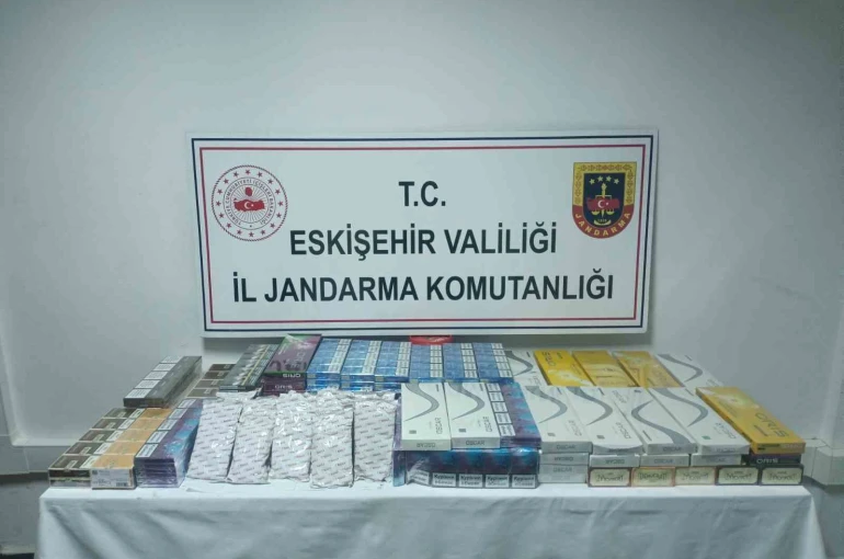 Şüpheli şahsın araçında gümrük kaçağı sigara ve nargile tütünü ele geçirildi 