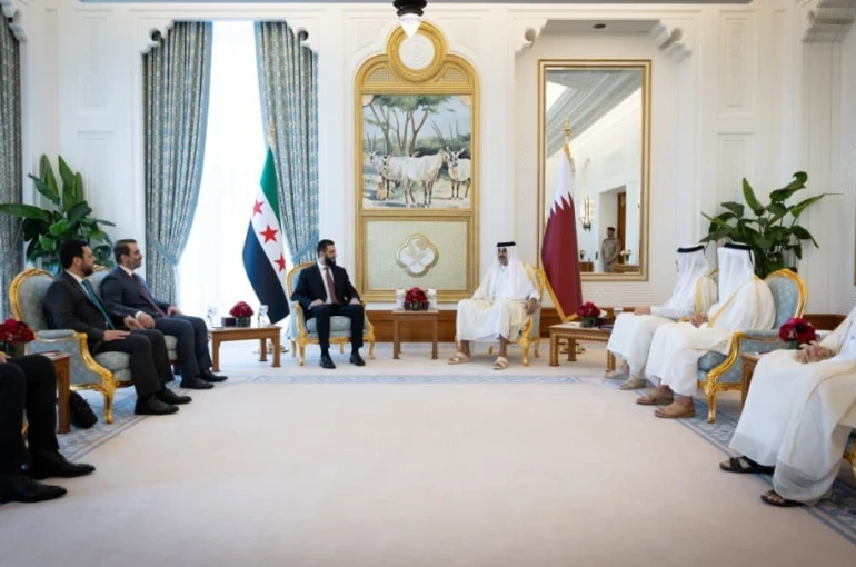 Suriye Devlet Başkanı eş-Şara, Katar Emiri al-Thani ile görüştü 