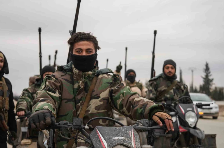 Suriye ordusu, terör örgütü SDG’nin çekildiği Deir Hafer’de kontrol sağladı