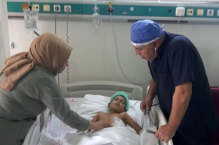 Suriye’de akciğer kisti patlayan 7 yaşındaki çocuk Şanlıurfa’da kurtarıldı