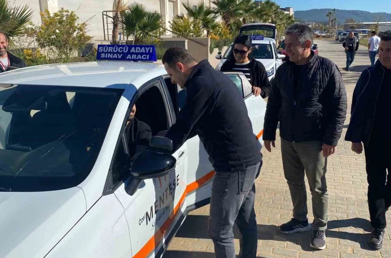 Sürücü adayları direksiyon eğitimlerine devam ediyor 