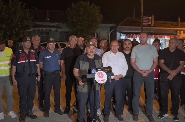 Susurluk’taki orman yangınına müdahale sürüyor: 450 hektarlık alan etkilendi