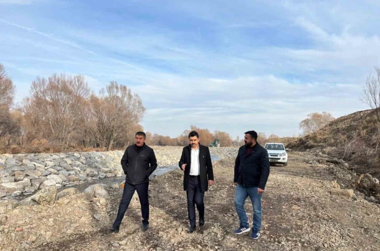 Susuz Çayı’nda dere ıslahı ve taşkın koruma çalışmaları sürüyor 