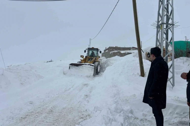 Susuz Kaymakamı Tutal, köylerde vatandaşlarla buluştu
