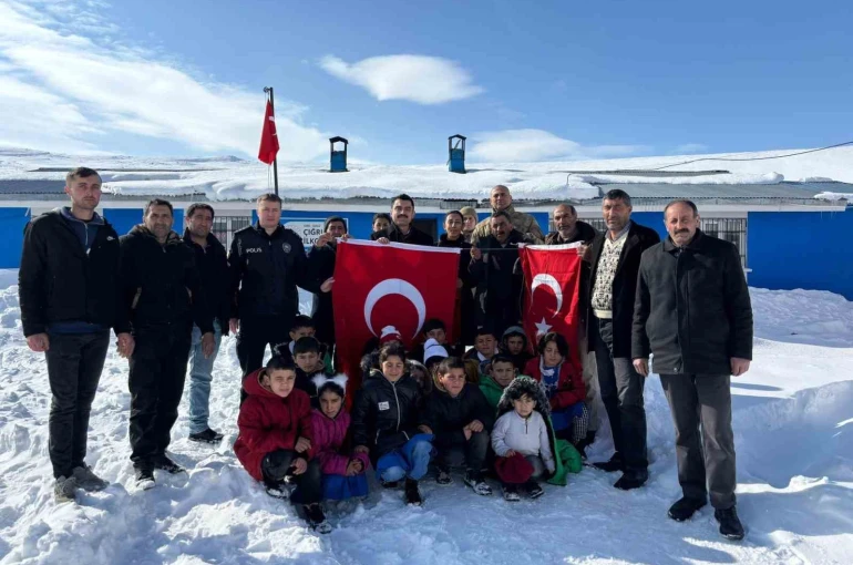 Susuz Kaymakamı Tutal’dan öğrencilere anlamlı mesaj 