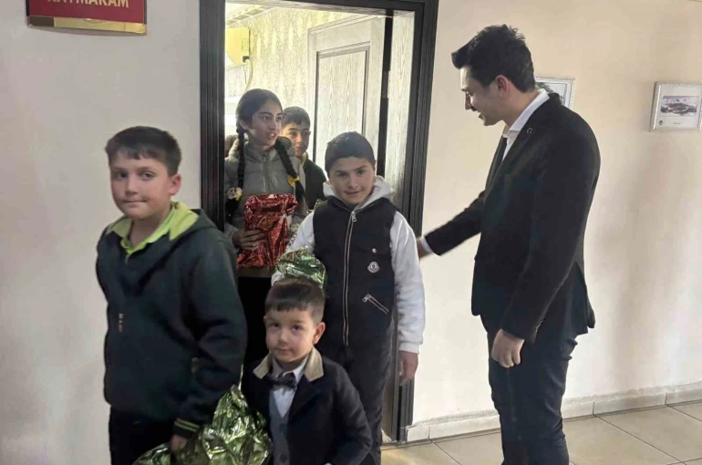 Susuz’da öğrencilerden kaymakama anlamlı ziyaret 