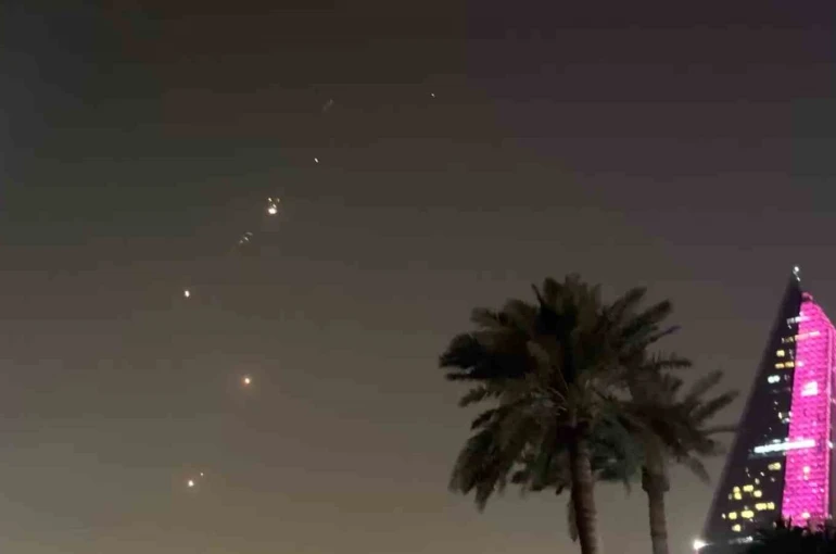 Suudi Arabistan 2 seyir füzesi ve 9 İHA’nın engellendiğini açıkladı 