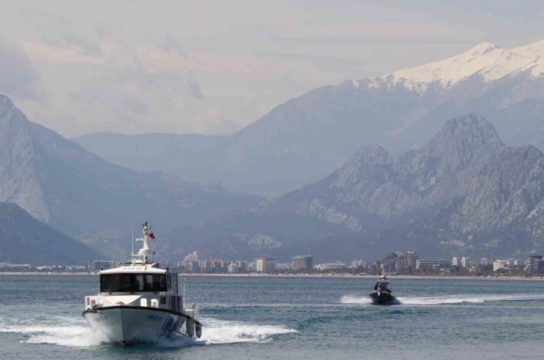 Suyun altını üstüne getiriyor, can kurtarmak için saniyelerle yarışıyorlar 