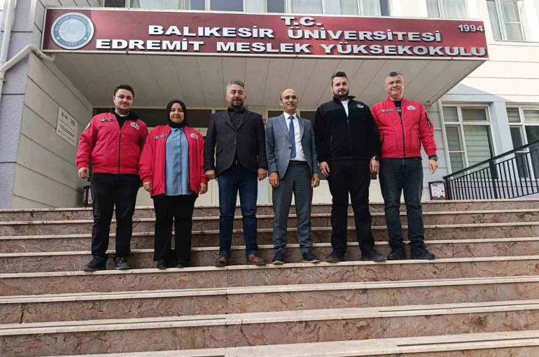 T3 Vakfı’dan Edremit Meslek Yüksekokulu’na TEKNOFEST ziyareti 