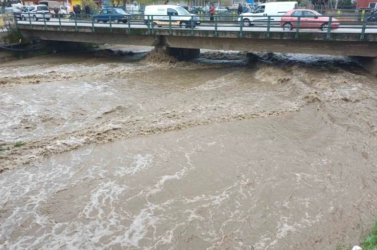 Tabakhane Deresi’nde sular yükseldi