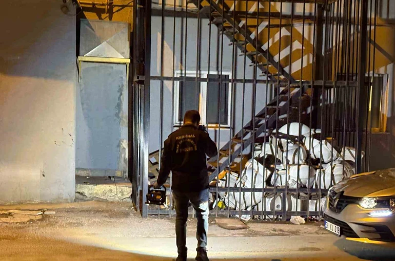 Tabancayla uğraşırken kendini vurdu, silahı yangın merdivenine sakladı 