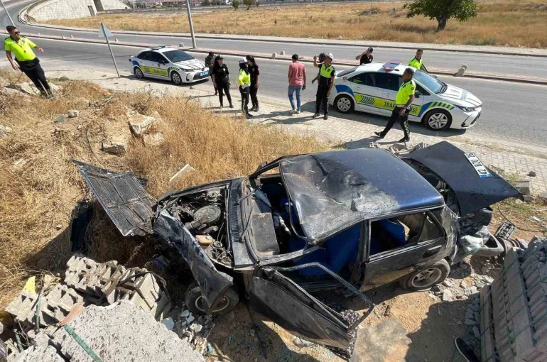 Takla atan otomobil hurdaya döndü: 1 yaralı 