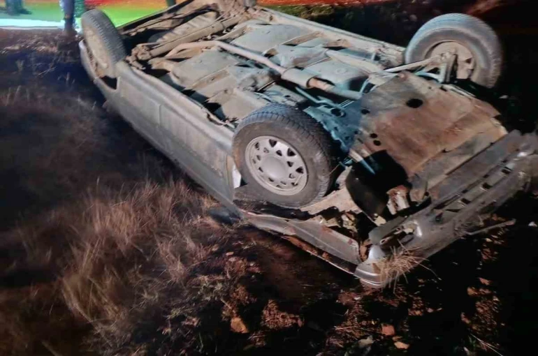 Takla atan otomobilin sürücüsü yaralandı 