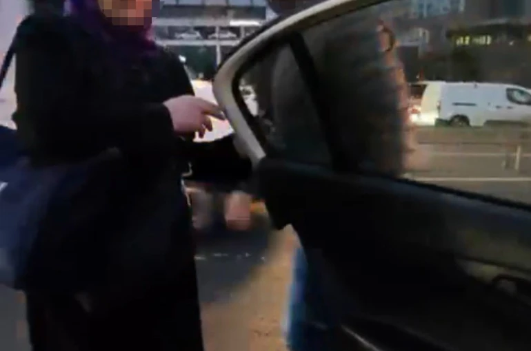 Taksici trafiği yoğun buldu, aldığı yolcuyu tekrar indirdi