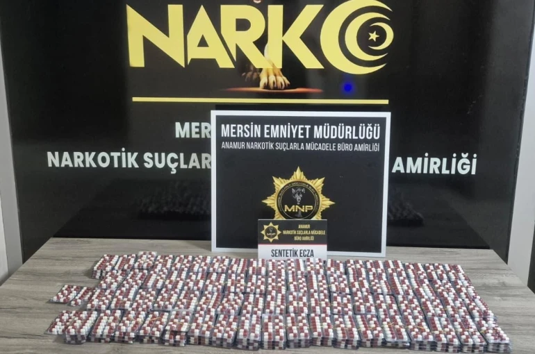 Takside arama yapan polis binlerce uyuşturucu hap ele geçirdi 