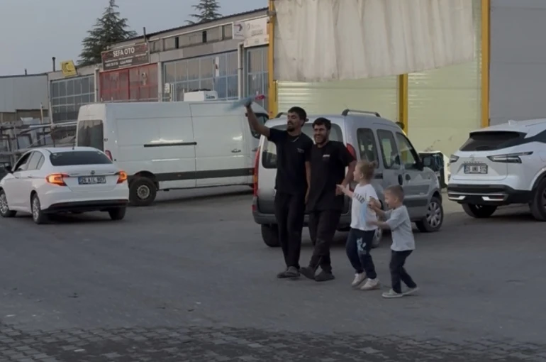 Tamir atölyesinde ‘halay’ molası 