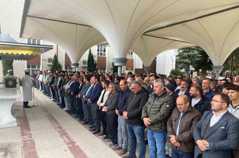 Tankere çarpan otomobilde hayatını kaybeden şahıs son yolcuğuna uğurlandı