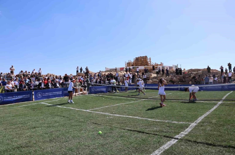 Tarih ve tenis buluştu: "1. Zerzevan Cup" lansmanı tarihi Roma garnizonunda yapıldı