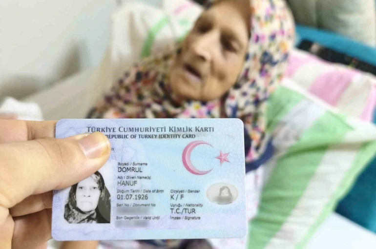 Tarihe tanıklık eden 100 yaşındaki kadın, torununun torununu görerek 171 kişilik aileye sahip oldu