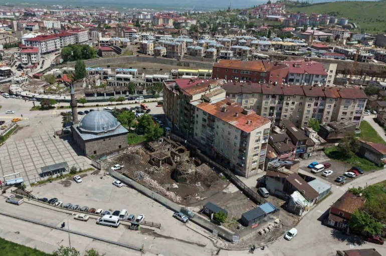 Tarihe ve geleceğe güçlü dokunuş: Ahi Toman Baba Kümbeti restore ediliyor 