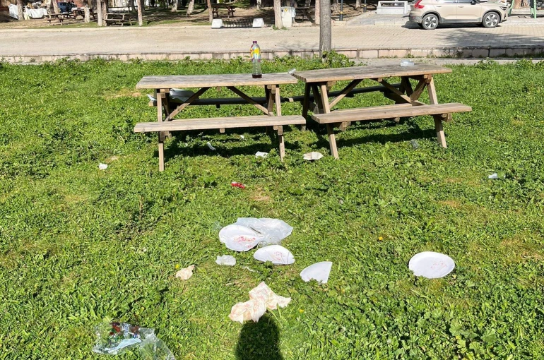 Tarihi alan çöplüğe döndü 