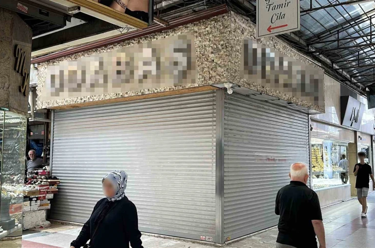 Tarihi çarşının köklü kuyumcusu kepenk indirdi, mağdurlar emniyete koştu