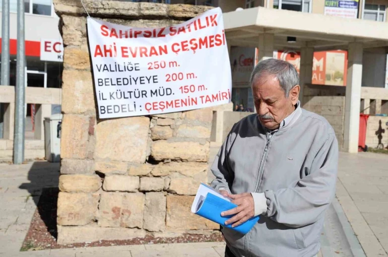 Tarihi çeşme için vatandaştan tek kişilik eylem 