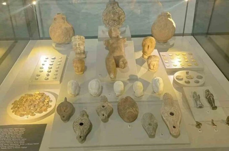 Tarihi eser kaçakçılığına dikkat çeken sergi ziyaretçilerini ağırlıyor 