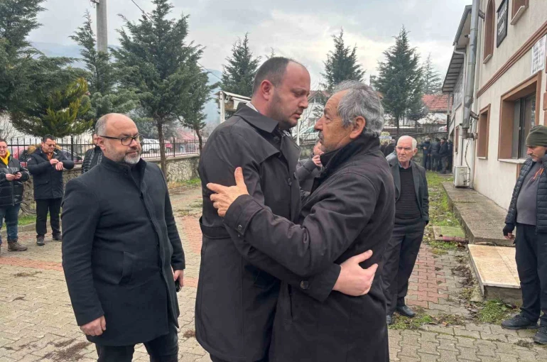 Tarihi ilçenin 100 yıllık çınarı hayatını kaybetti: İHA muhabirinin baba acısı 