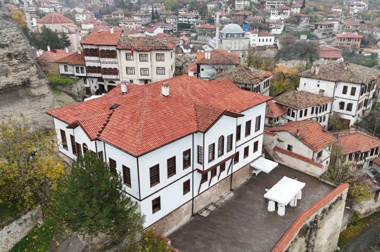 Tarihi rüştiye binası "Kalealtı Eğitim ve Kent Tarihi Müzesi"ne dönüştü 