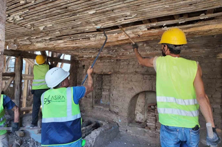 Tarihi Şerbetçioğlu Konağı’nda restorasyon çalışmaları başladı 