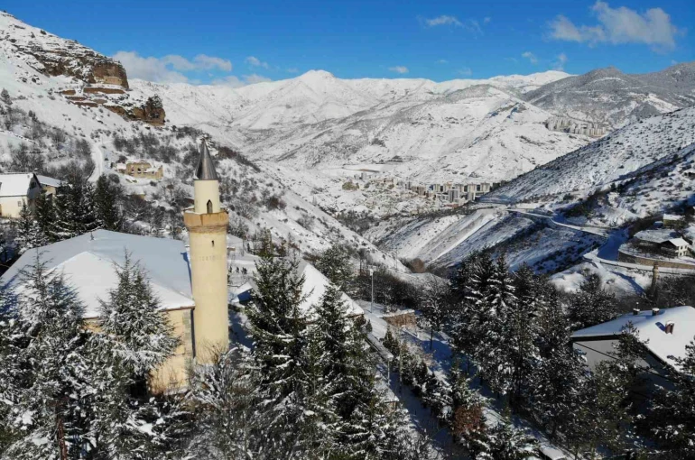 Tarihi Süleymaniye Mahallesinden kar manzaraları 