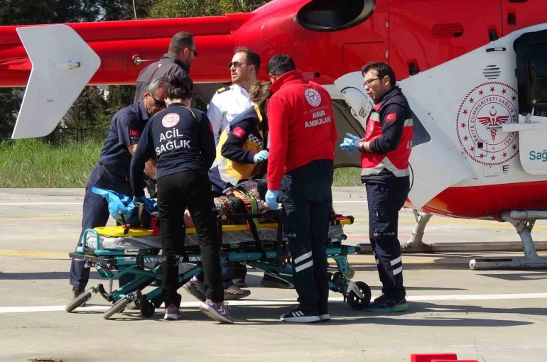 Tarlada bacağı kırılan kadın, ambulans helikopterle hastaneye ulaştırıldı 