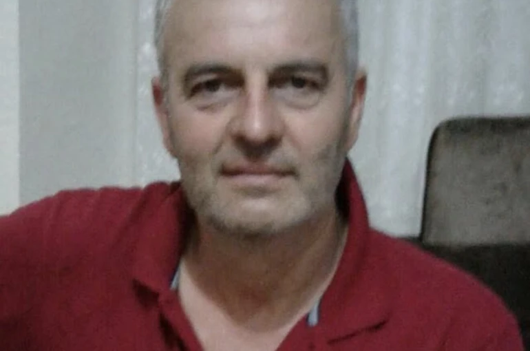 Tarlada çalışırken devrilen traktörün altında kalan adam hayatını kaybetti 