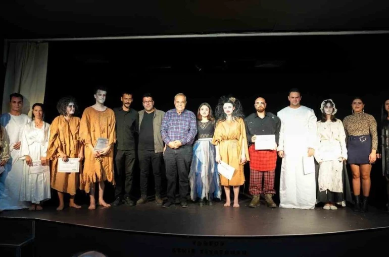 Tarsuslu genç oyuncular modern macbeth uyarlamasıyla sahne aldı 