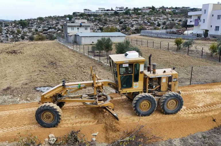 Tarsus’ta iki mahallede yol çalışmaları tamamlandı 