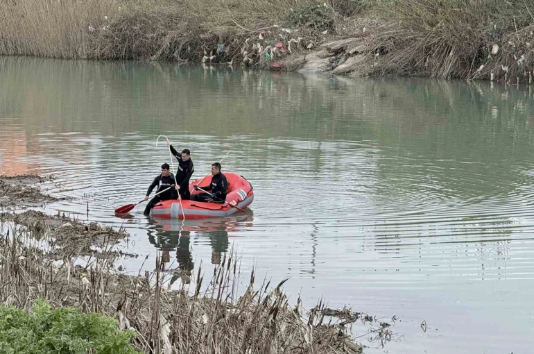 Tarsus’ta ırmakta kaybolan genç için seferber oldular: Vali Toros bölgede 