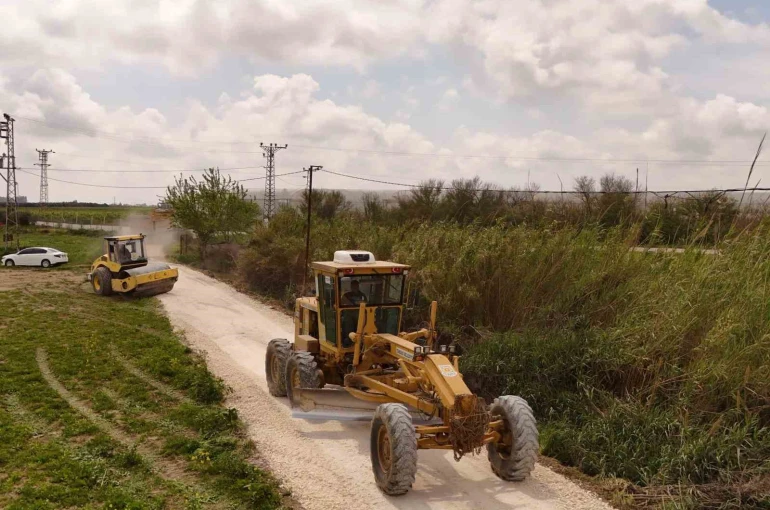 Tarsus’ta yağıştan zarar gören yollar yeniden düzenlendi 