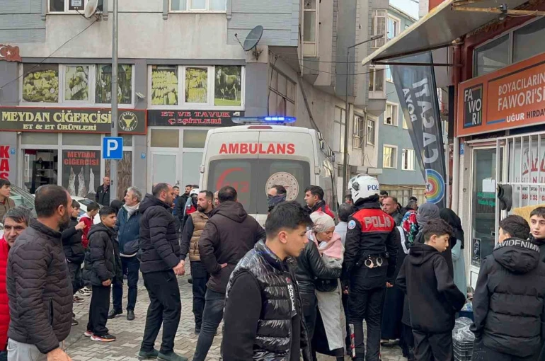 Tartıştığı komşusunu bıçakla yaraladı