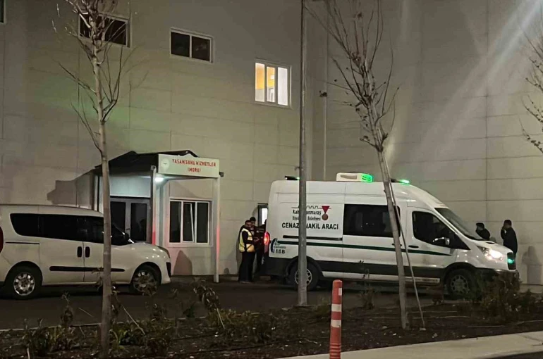 Tartıştığını eşini başından silahla vurup öldürdü 