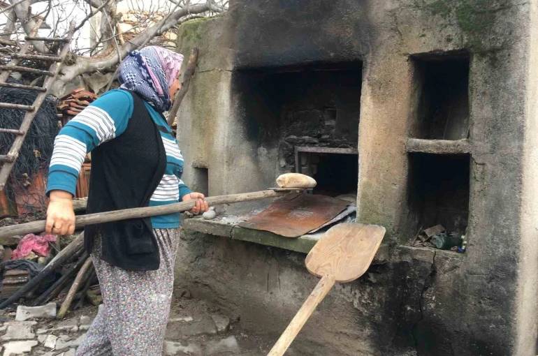 Taş fırından sofraya: Kızılca’nın 30 gün bayatlamayan ekmeği 