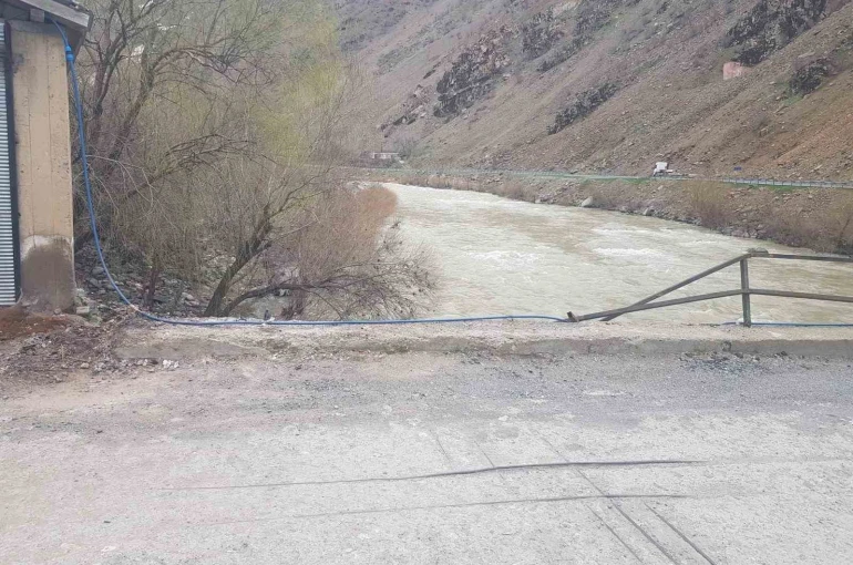 Taşbaşı Köprüsü hasar gördü 