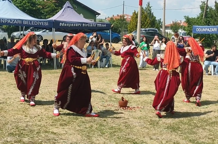 Taşlık’ta bir ilk: Kadınlar imece usulü folklor ekibi kurdu 