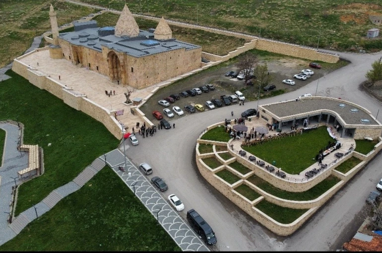 "Taştaki gizem, ruhtaki huzur’ 8 asırlık camide anlamlı etkinliğe ev sahipliği yaptı 